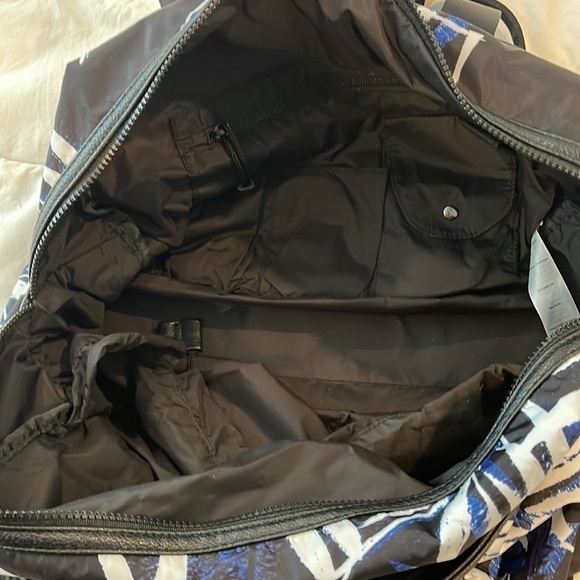 Fabletics 🔥sale🔥black blue and white athletic bag - Picture 8 of 16